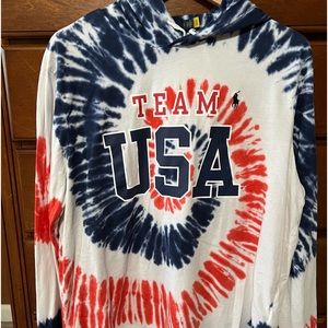 Men’s long sleeve hoodie t-shirt.